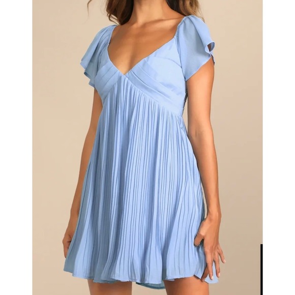 Lulus Amalfi Coast Light Blue Pleated Flutter Sleeve Mini Dress Sz M HOCO Party - Picture 1 of 7